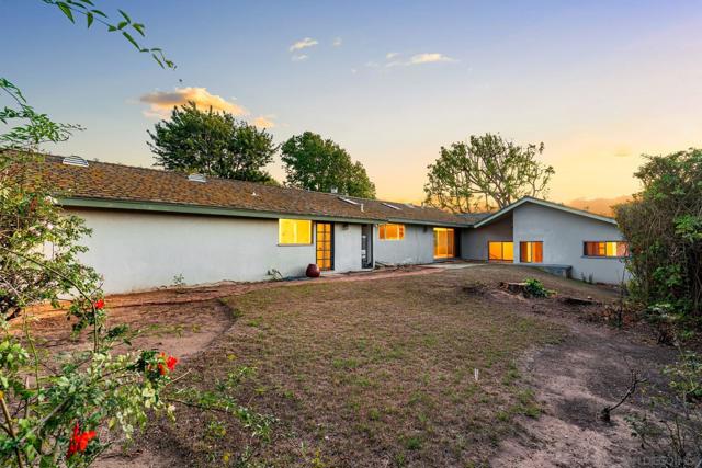 7835 La Jolla Vista Drive, La Jolla CA: https://media.crmls.org/mediaz/ac1b1493-6d61-40d1-be44-9e9b102b0a9f.jpg