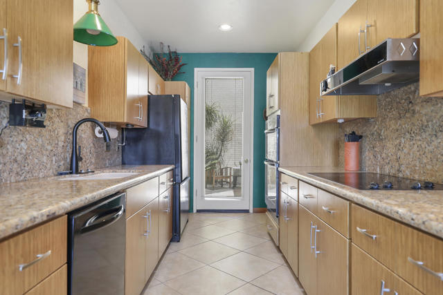 141 Lake Shore Drive, Rancho Mirage CA: https://media.crmls.org/mediaz/ac1b3b52-937e-40df-b3c0-9d00c2afc6bb.jpg