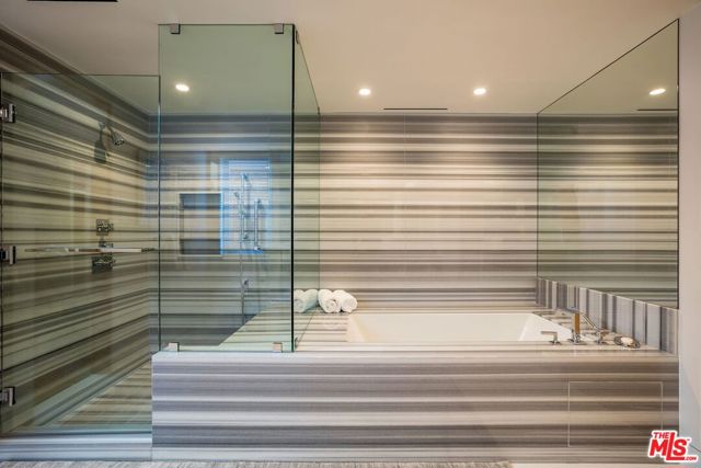 24380 Malibu Road, Malibu CA: https://media.crmls.org/mediaz/ac1b5d04-83bd-438b-aae7-e032c279440b.jpg