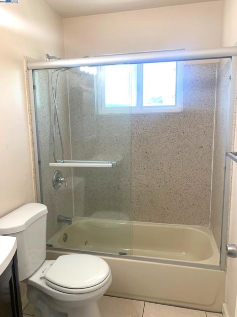 20240 Wisteria St, Castro Valley CA: https://media.crmls.org/mediaz/ac1b6376-4575-4559-a4fa-7bb1355e7c59.jpg
