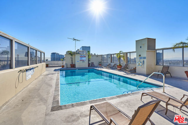 421 S La Fayette Park Place, Los Angeles CA: https://media.crmls.org/mediaz/ac1c4d7a-af6e-4f72-b6ff-aa5c4eb9d877.jpg