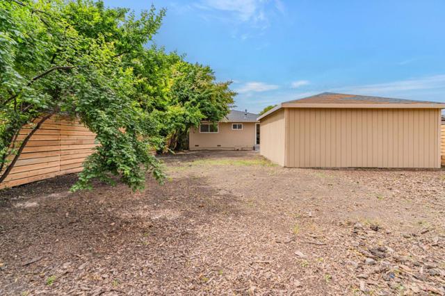 2336 Menalto Avenue, East Palo Alto CA: https://media.crmls.org/mediaz/ac1c6b82-93e1-4ce9-9579-dd1ef0b729d0.jpg
