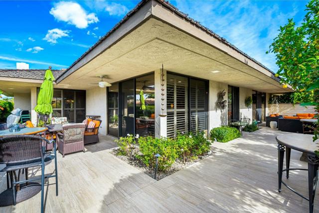 1 Briarcliff Court, Rancho Mirage CA: https://media.crmls.org/mediaz/ac1c8a28-6733-44d3-9b21-5a605e6aff78.jpg