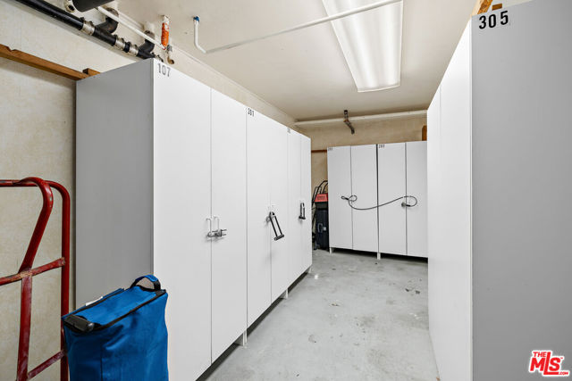 1228 14th Street, Santa Monica CA: https://media.crmls.org/mediaz/ac1c921e-4eff-474f-8f4b-75a29f82f52e.jpg