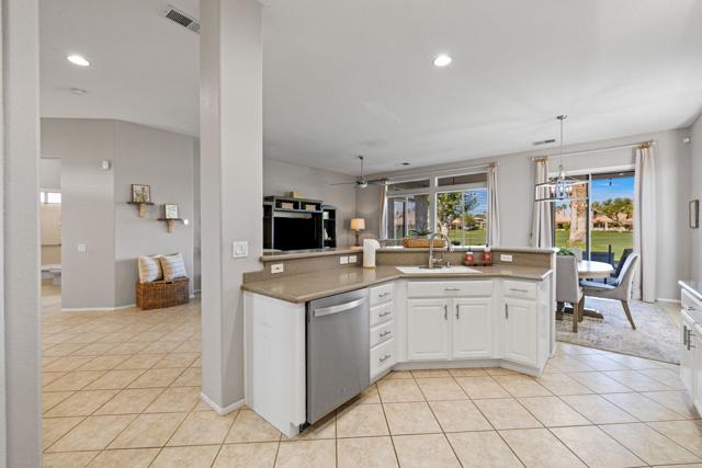 80464 Muirfield Drive, Indio CA: https://media.crmls.org/mediaz/ac1ca1c1-cb01-4583-91ff-3029e24a0beb.jpg