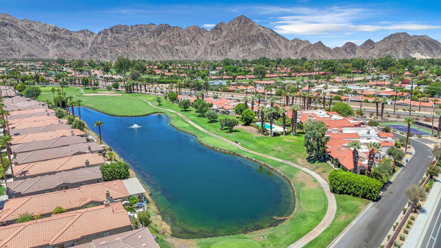 78079 Calle Norte, La Quinta CA: https://media.crmls.org/mediaz/ac1d2783-a98c-49ff-b471-0a4db1cccf3b.jpg