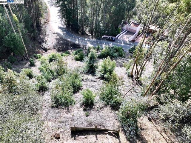 7590 Skyline Blvd, Oakland CA: https://media.crmls.org/mediaz/ac1d66d6-3119-4582-8a0e-4d7d0d8df623.jpg