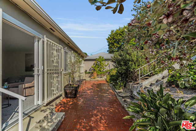 5248 Parkglen Avenue, Los Angeles CA: https://media.crmls.org/mediaz/ac1d99a5-25e0-4854-9ad1-0830ef4dfab1.jpg