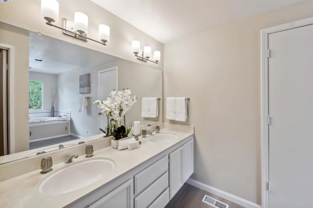 4182 Garatti Court, Pleasanton CA: https://media.crmls.org/mediaz/ac1de8fa-a257-400b-829b-f2e5e199f965.jpg