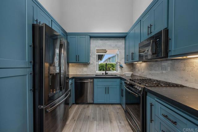Detail Gallery Image 14 of 40 For 598 Summer View Cir, Encinitas,  CA 92024 - 3 Beds | 2/1 Baths