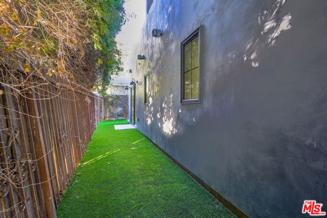 1331 N June Street, Los Angeles CA: https://media.crmls.org/mediaz/ac1f092d-4f52-4ec9-ba97-d46da92cbaf0.jpg