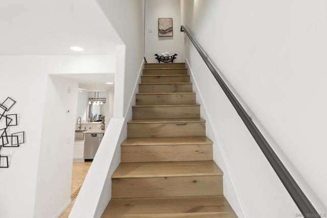 7520 Draper Ave, La Jolla CA: https://media.crmls.org/mediaz/ac1f112a-0901-48d0-9e11-5023f34d6983.jpg