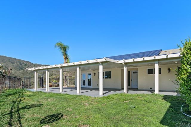 39255 De Luz Rd, Fallbrook CA: https://media.crmls.org/mediaz/ac1f85b2-1926-48d5-8403-a9936cc041f9.jpg