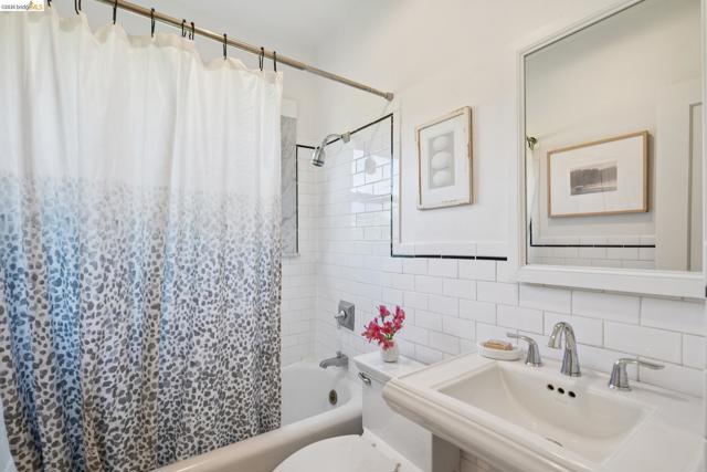 Image 18 of 29 For 2520 Mcgee Ave