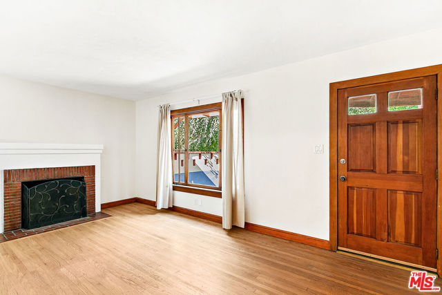 4171 Kraft Avenue, Studio City CA: https://media.crmls.org/mediaz/ac20b67b-ff1e-4990-a869-2fc286f84ecb.jpg