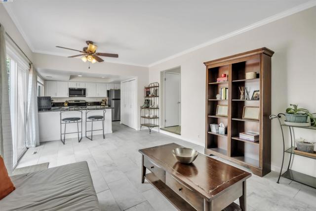 2380 Cabrillo Dr, Hayward CA: https://media.crmls.org/mediaz/ac20e73a-eaa1-4b81-826d-9f5a34245b78.jpg