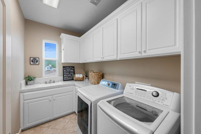 2555 Muirfield Way, Gilroy CA: https://media.crmls.org/mediaz/ac217a42-d04b-40f5-a0ca-5e10fcb2c31d.jpg