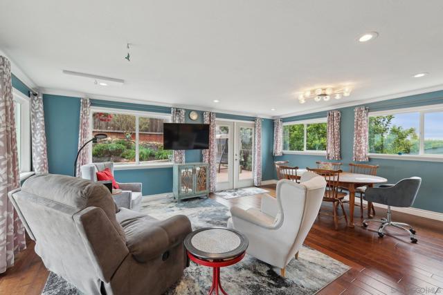 8007 Wetherly St, La Mesa CA: https://media.crmls.org/mediaz/ac21b283-233d-4aad-9449-28482ed75d59.jpg