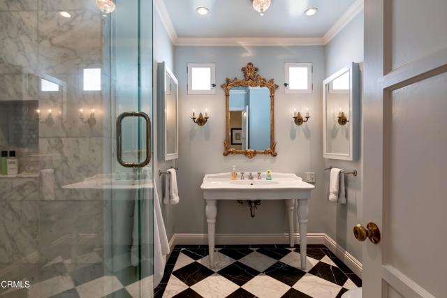 807 N Doheney Drive, Beverly Hills CA: https://media.crmls.org/mediaz/ac21d165-37c9-4d4c-a5c7-4b716e24875e.jpg
