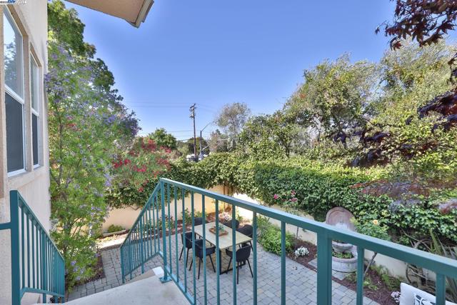 11030 Via Sorrento, Cupertino CA: https://media.crmls.org/mediaz/ac21ebee-0f3c-43d8-ac0a-e1df49be2886.jpg