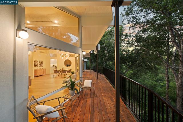 233 Melody Ln, Orinda CA: https://media.crmls.org/mediaz/ac22a33e-be0d-4eb8-a78d-0463609090a9.jpg