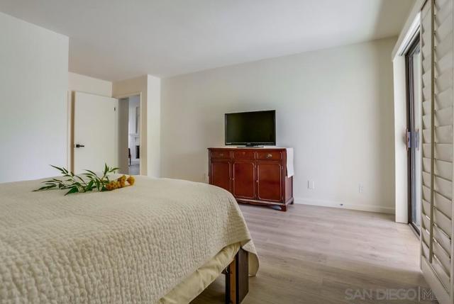 12894 Corte Arauco, San Diego CA: https://media.crmls.org/mediaz/ac22c7c9-215d-4f68-beda-e1e1198172b5.jpg