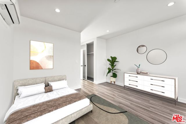 1254 9th Street, Santa Monica CA: https://media.crmls.org/mediaz/ac231a35-0f23-4c62-8e75-5b79b3c548d2.jpg