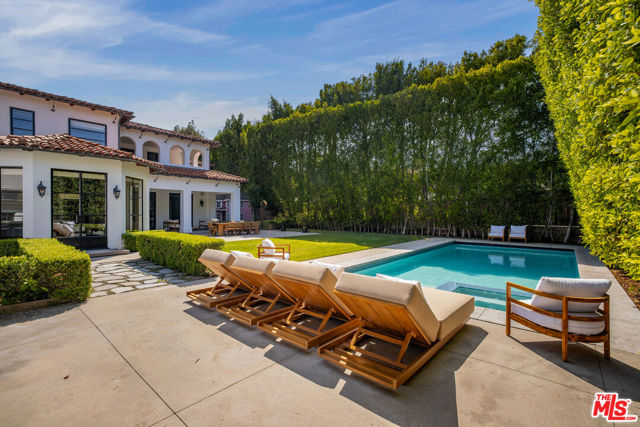 706 N Crescent Drive, Beverly Hills CA: https://media.crmls.org/mediaz/ac231a3c-44ff-45c2-ade7-f472587e1533.jpg