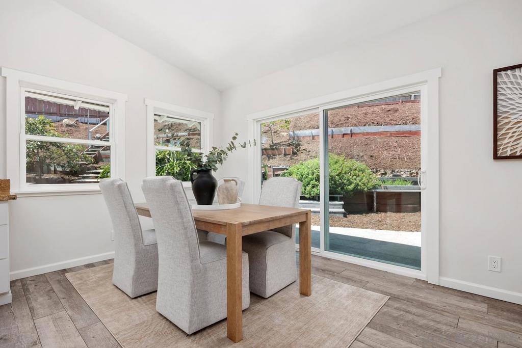 1570 Avenida De Los Lirios - photo 9