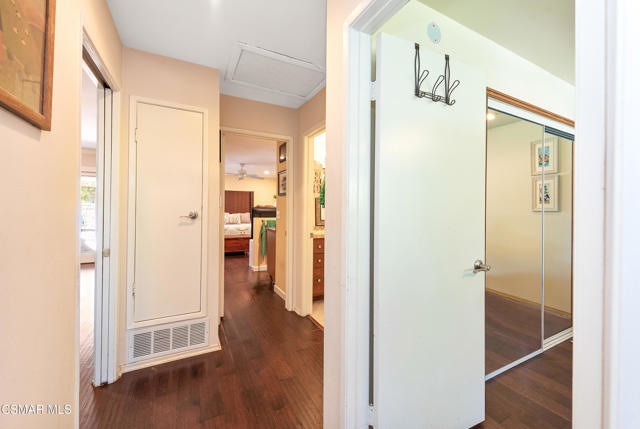 1122 Canterford Circle, Westlake Village CA: https://media.crmls.org/mediaz/ac240da6-6098-4903-99a3-42795b8fa7ff.jpg