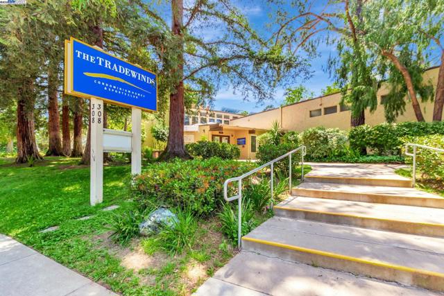 291 Tradewinds Dr, San Jose CA: https://media.crmls.org/mediaz/ac241c15-32ef-4456-af5b-8200a217707c.jpg