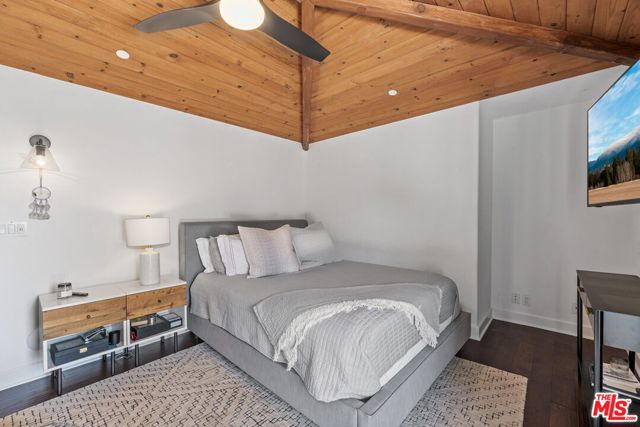 27355 Pacific Coast Highway, Malibu CA: https://media.crmls.org/mediaz/ac244998-6f6a-4d7f-a0f8-15fdbc7e7fc0.jpg