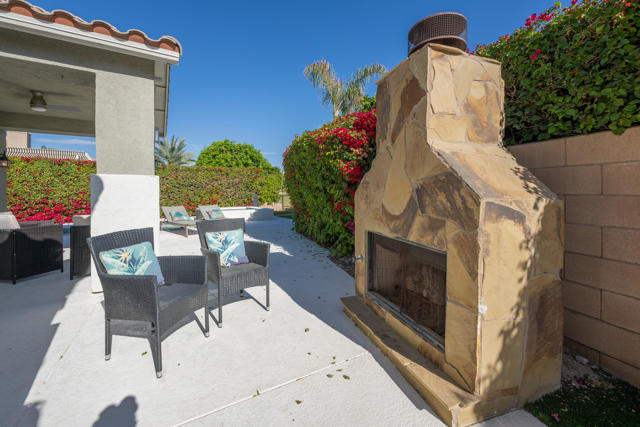 Image 4 of 38 For 45950 Spyglass Hill Street