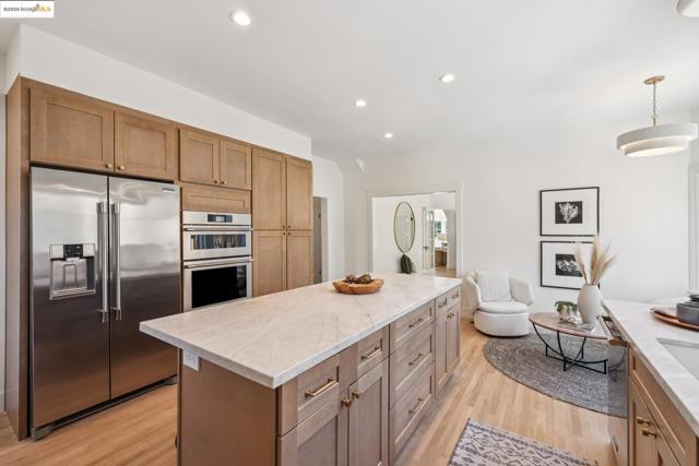 101 Palm Dr, Piedmont CA: https://media.crmls.org/mediaz/ac247b55-db61-4ed2-8fea-c8ea6e712fc1.jpg