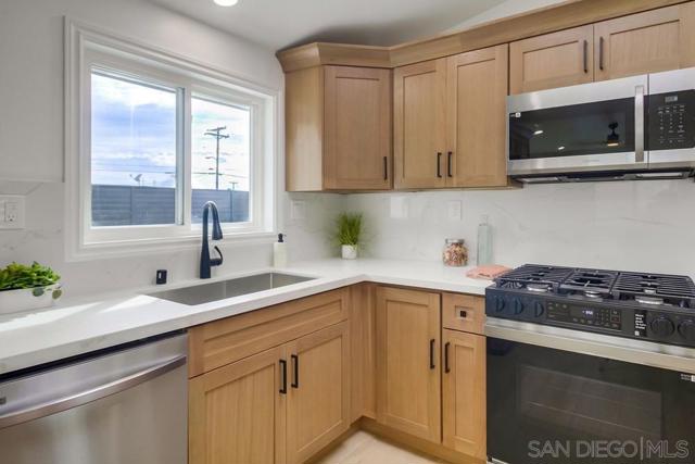 5165 WINTHROP ST, San Diego CA: https://media.crmls.org/mediaz/ac24a5d8-fa06-4e42-9e6d-5f5131cf70a4.jpg