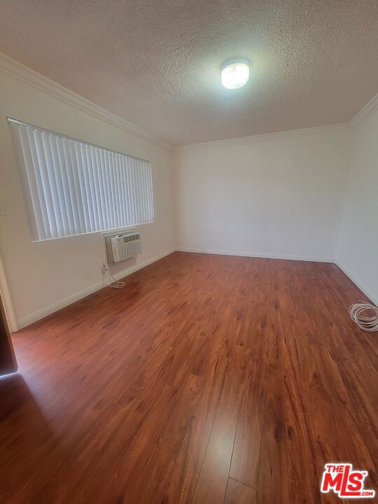 1038 S Harvard Boulevard, Los Angeles CA: https://media.crmls.org/mediaz/ac24bd4e-31f5-46e0-8d9a-3913f9330046.jpg