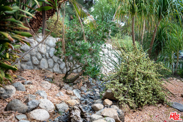 483 Sturtevant Drive, Sierra Madre CA: https://media.crmls.org/mediaz/ac2583ff-5473-421a-950c-60c96bc728ba.jpg