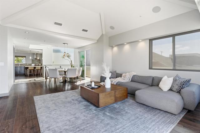 Image 7 of 60 For 2372 Oxford Ave