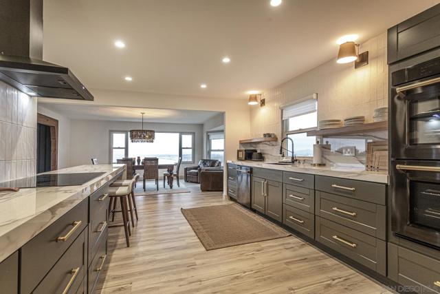 7362 Brodiaea Way, La Jolla CA: https://media.crmls.org/mediaz/ac26a9ce-6e3b-4f88-a6bd-e349fa8df6e6.jpg
