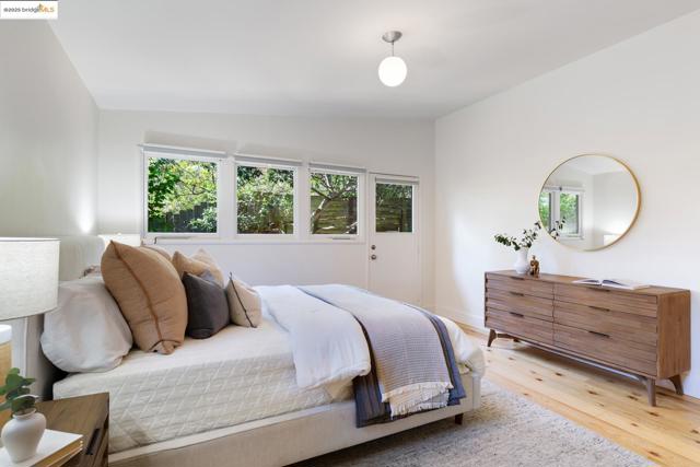 605 Plateau Dr, Kensington CA: https://media.crmls.org/mediaz/ac26cbd0-bbc2-4b9d-a3bb-a890d536f3b1.jpg