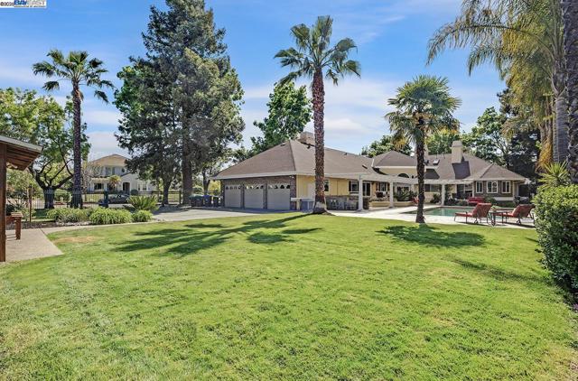 3693 Mohr Ave, Pleasanton CA: https://media.crmls.org/mediaz/ac272a88-a625-4918-a554-6e0262ff2a82.jpg