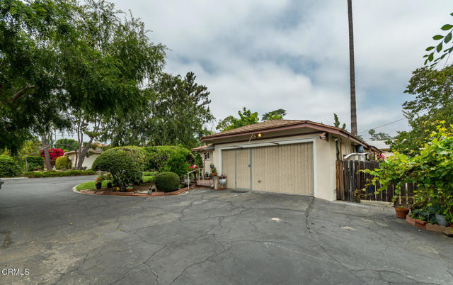 2238 Garfias Drive, Pasadena CA: https://media.crmls.org/mediaz/ac2787cf-f1d0-493d-a37a-c86215de17e8.jpg