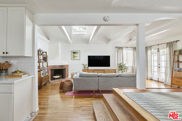 8460 Kirkwood Drive, Los Angeles CA: https://media.crmls.org/mediaz/ac279094-4363-4e1b-8097-74398cfbde1c.jpg