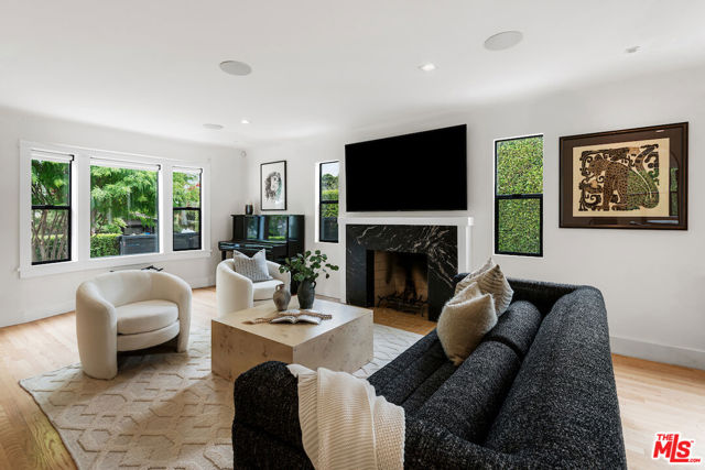 5319 West Boulevard, Los Angeles CA: https://media.crmls.org/mediaz/ac27b579-25db-4456-a719-c373a9a89cd5.jpg
