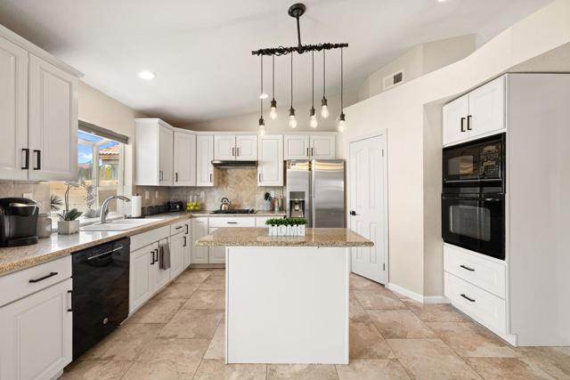 42639 Devonshire Street, Palm Desert CA: https://media.crmls.org/mediaz/ac27e098-0ae1-4089-9c6e-c414263eb124.jpg