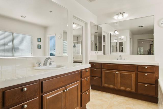 Detail Gallery Image 19 of 35 For 10496 Celestial Waters Dr, Spring Valley,  CA 91977 - 4 Beds | 3 Baths