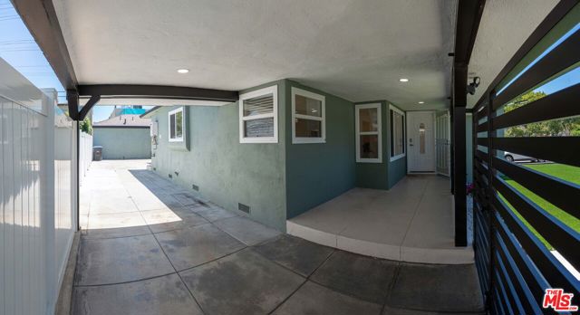 536 Myrtle Street, Glendale CA: https://media.crmls.org/mediaz/ac290a91-f725-4bd3-89f3-61c18546391d.jpg