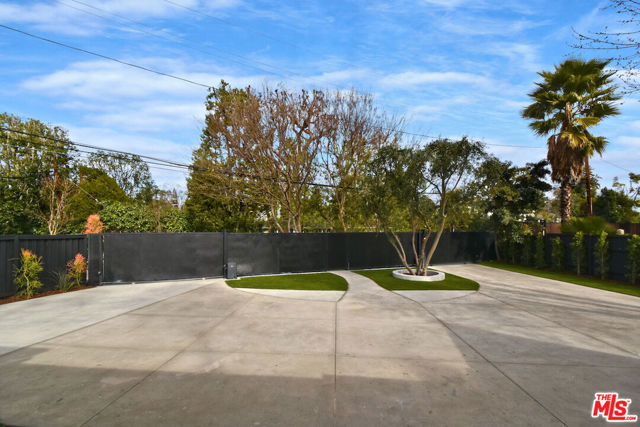 4512 Libbit Avenue, Encino CA: https://media.crmls.org/mediaz/ac2929af-5de5-4142-9419-3cb0783552f0.jpg