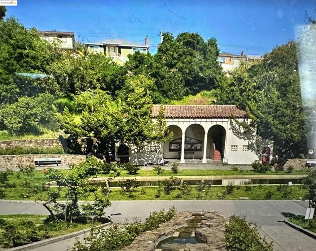 567 Oakland Ave., Oakland CA: https://media.crmls.org/mediaz/ac298fcc-8c0c-474b-9021-7d5bde15e979.jpg