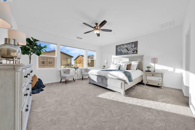 2305 Augusta Ave, Tracy CA: https://media.crmls.org/mediaz/ac29c9cb-2ca4-4585-ba69-f74f9d78a821.jpg